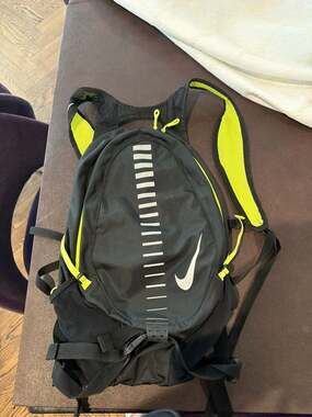 Nike Run Engineered Ultra-Light Running Backpack NEON W Black Volt 15L FAST